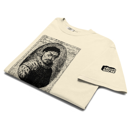 Wit T-Shirt met een afbeelding van Balthasar Gerards, ontwerp door De Zwarte Markt en verkrijgbaar bij cadeauwinkel 'A Given Horse'. Gevouwen.