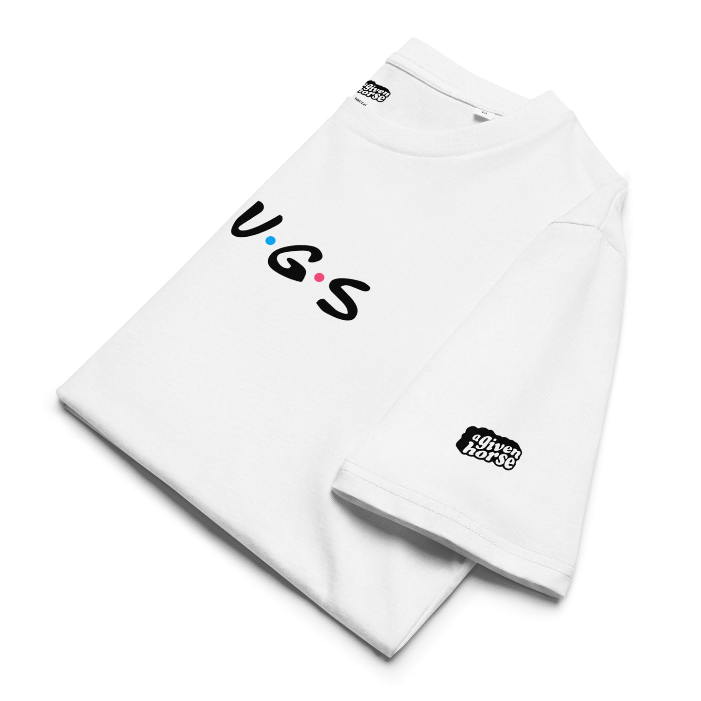 Wit T-Shirt met de tekst 'Drugs', ontwerp door De Zwarte Markt en verkrijgbaar bij cadeauwinkel 'A Given Horse'. Gevouwen.