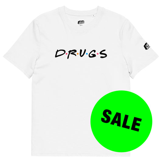 Wit T-Shirt met de tekst 'Drugs', ontwerp door De Zwarte Markt en verkrijgbaar bij cadeauwinkel 'A Given Horse'. Voorkant, aanbieding.