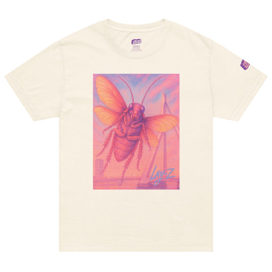 Wit T-Shirt met een afbeelding van een kakkerlak voor de Erasmusbrug, ontwerp door Lay-Z en verkrijgbaar bij cadeauwinkel 'A Given Horse'. Voorkant.