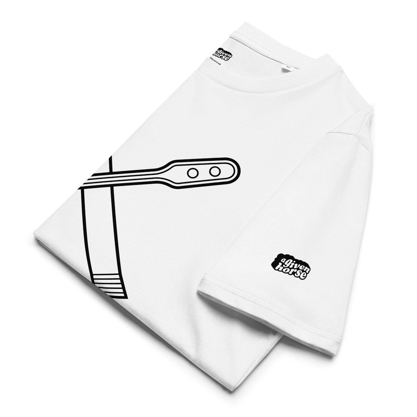 Wit T-Shirt met een afbeelding van een roerstaaf en een zakje melkpoeder, ontwerp door Matzwart en verkrijgbaar bij cadeauwinkel 'A Given Horse'. Gevouwen.