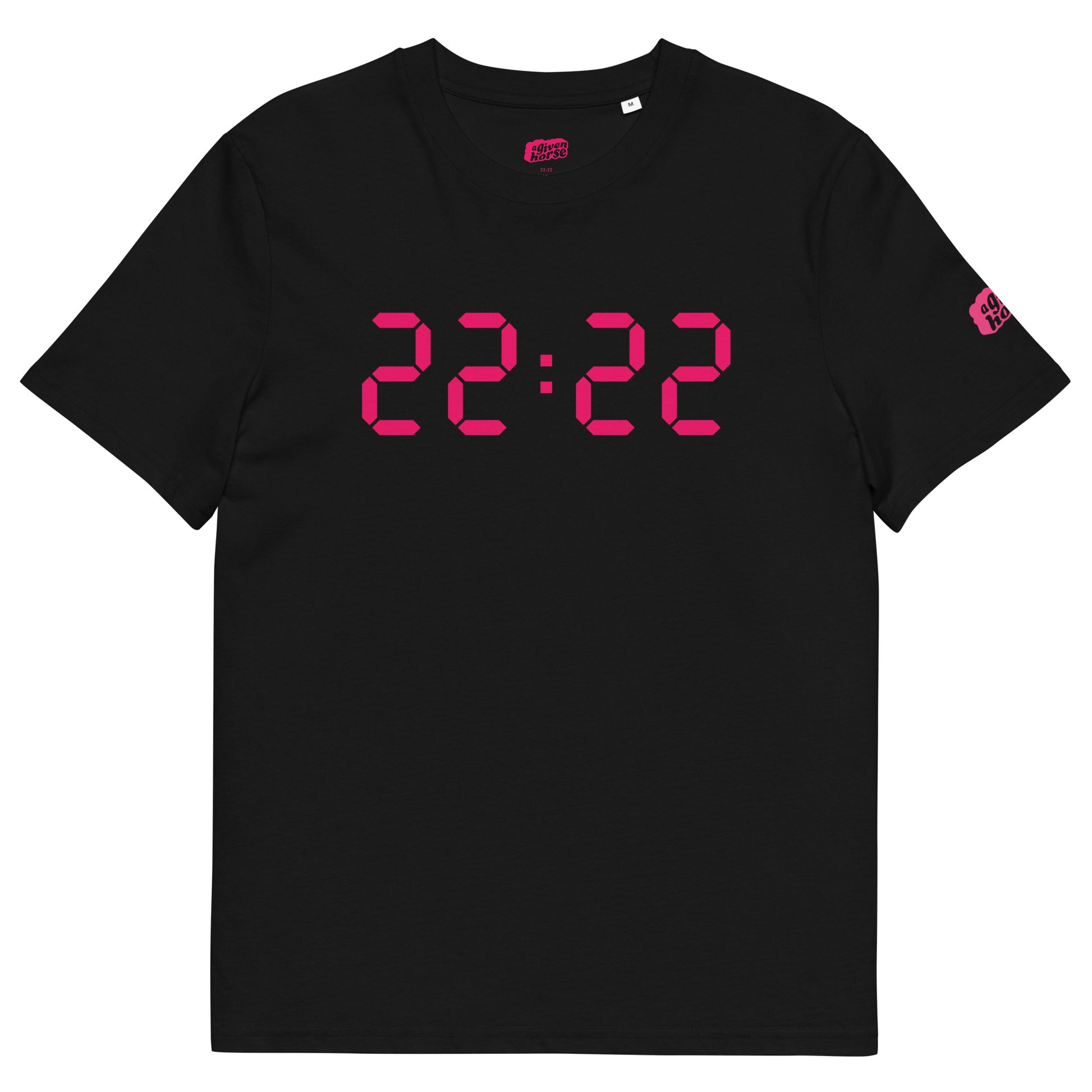 Zwart T-Shirt met de tekst '22:22', ontwerp door Matzwart en verkrijgbaar bij cadeauwinkel 'A Given Horse'. Voorkant.
