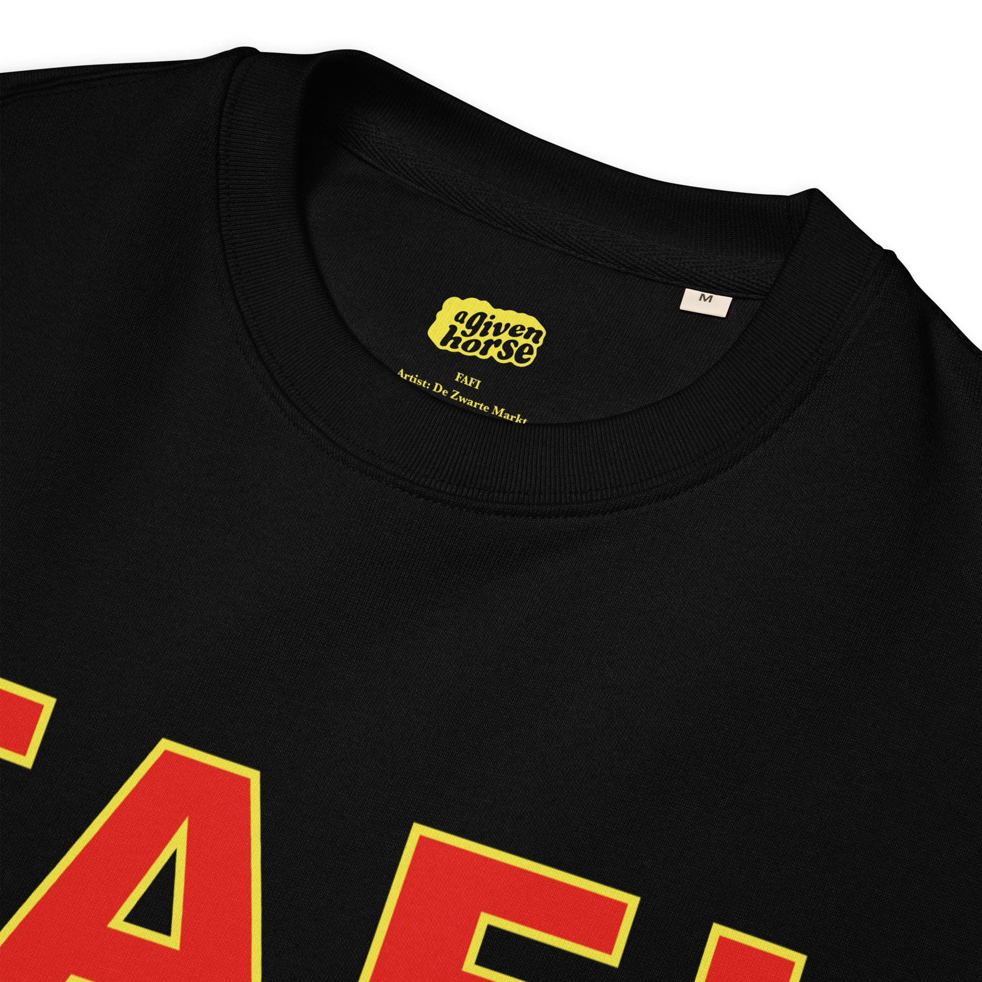 Zwarte trui met de tekst 'FAFI', ontwerp door De Zwarte Markt en verkrijgbaar bij cadeauwinkel 'A Given Horse'. Detail.