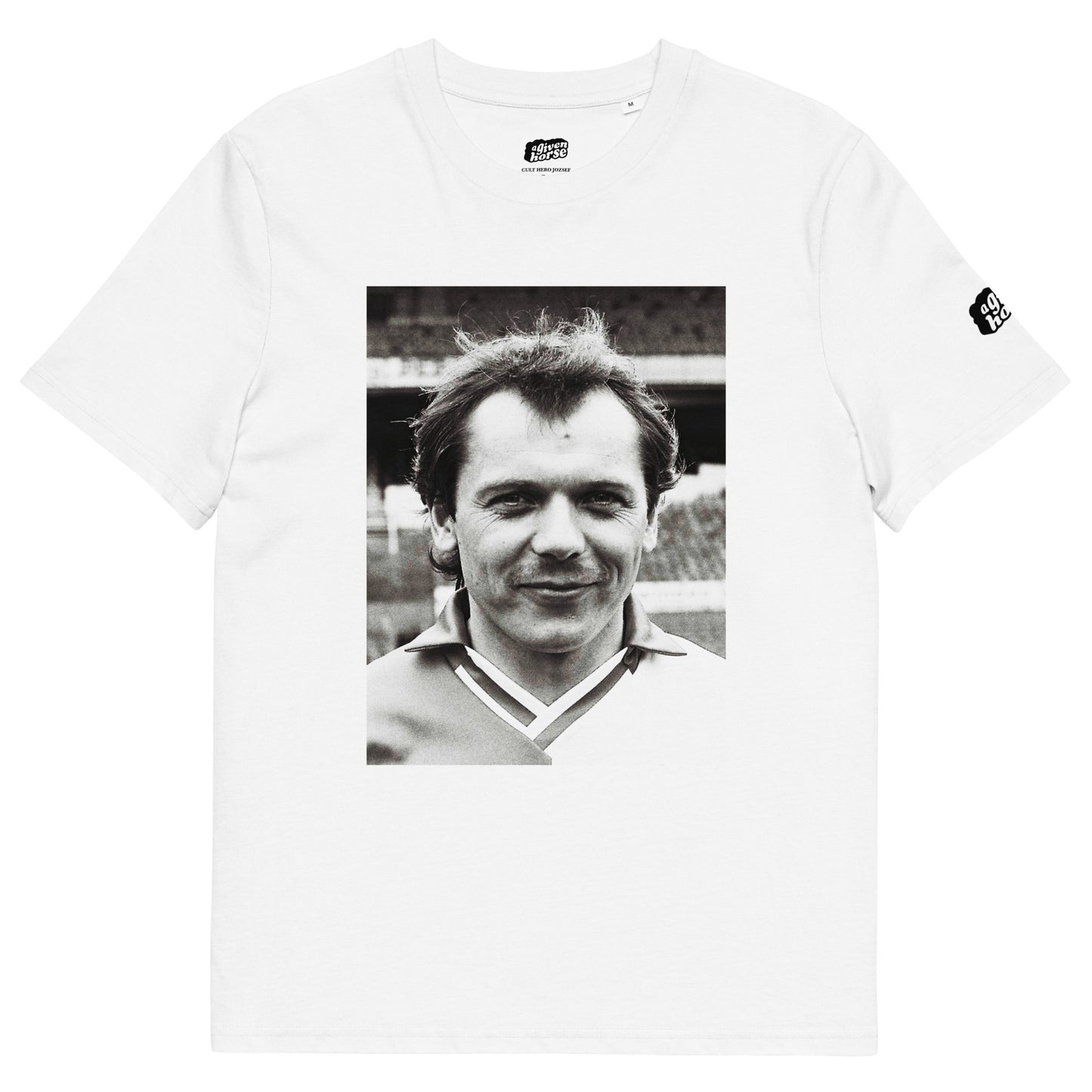 Wit T-Shirt met een afbeelding van József Kiprich, ontwerp door De Zwarte Markt en verkrijgbaar bij cadeauwinkel 'A Given Horse'. Voorkant.