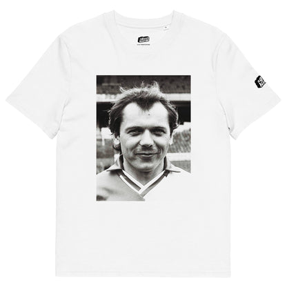 Wit T-Shirt met een afbeelding van József Kiprich, ontwerp door De Zwarte Markt en verkrijgbaar bij cadeauwinkel 'A Given Horse'. Voorkant.