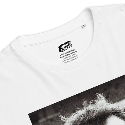 Wit T-Shirt met een afbeelding van József Kiprich, ontwerp door De Zwarte Markt en verkrijgbaar bij cadeauwinkel 'A Given Horse'. Detail.