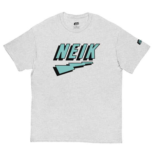 Lichtgrijs T-Shirt met het NEIK logo, ontwerp door De Zwarte Markt en verkrijgbaar bij cadeauwinkel 'A Given Horse'. Voorkant.