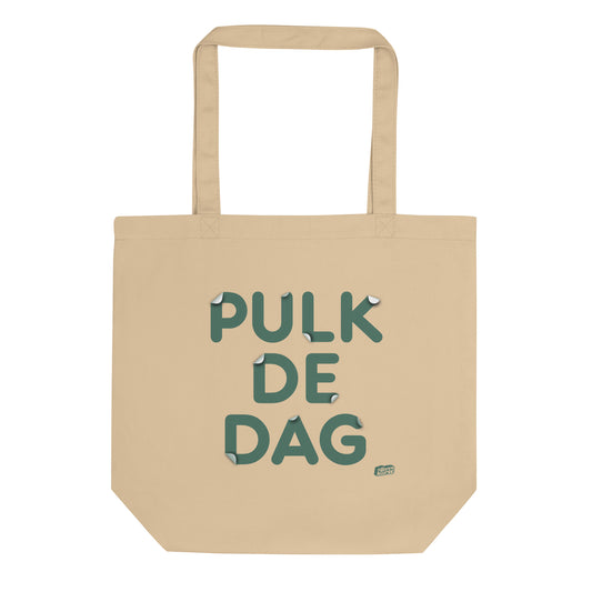 Beige katoenen tas met de tekst ‘Pulk de dag’, ontwerp door Matzwart en verkrijgbaar bij cadeauwinkel 'A Given Horse'. Voorkant.