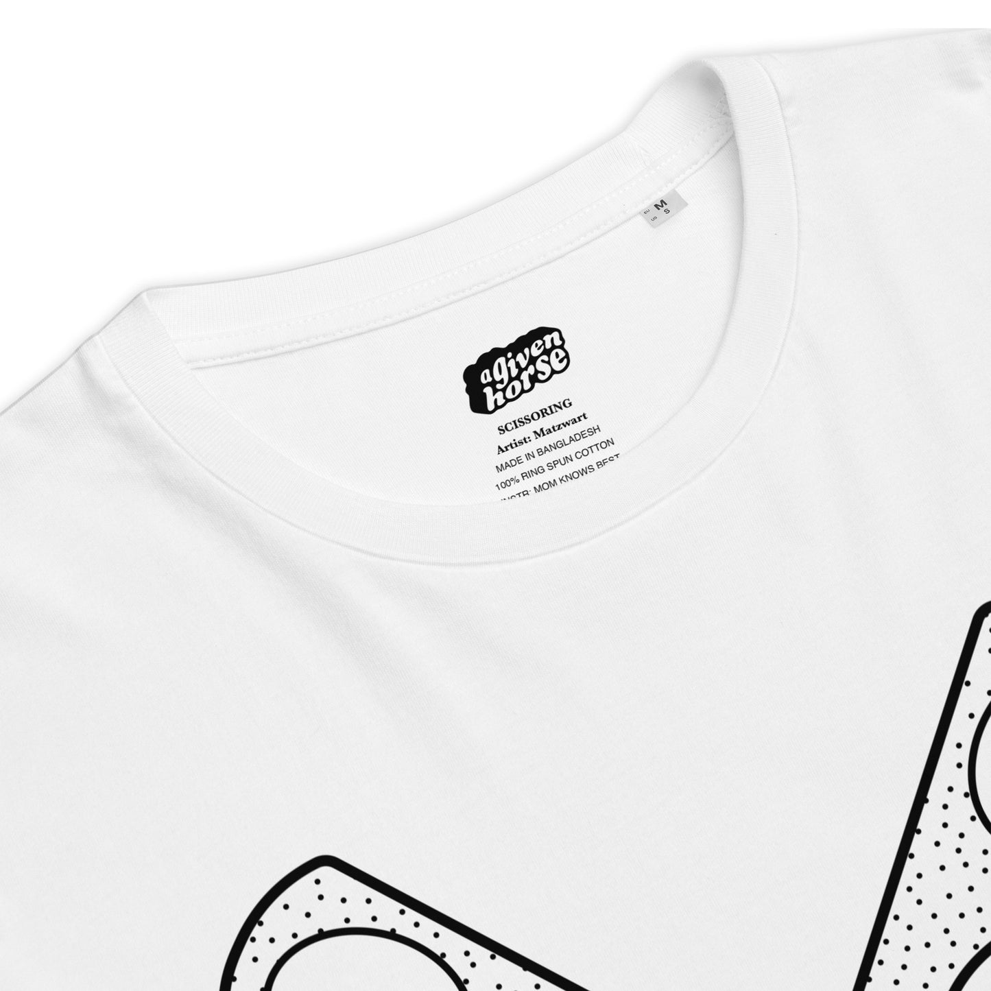 Wit T-Shirt met een afbeelding van twee scharen, ontwerp door Matzwart en verkrijgbaar bij cadeauwinkel 'A Given Horse'. Detail.