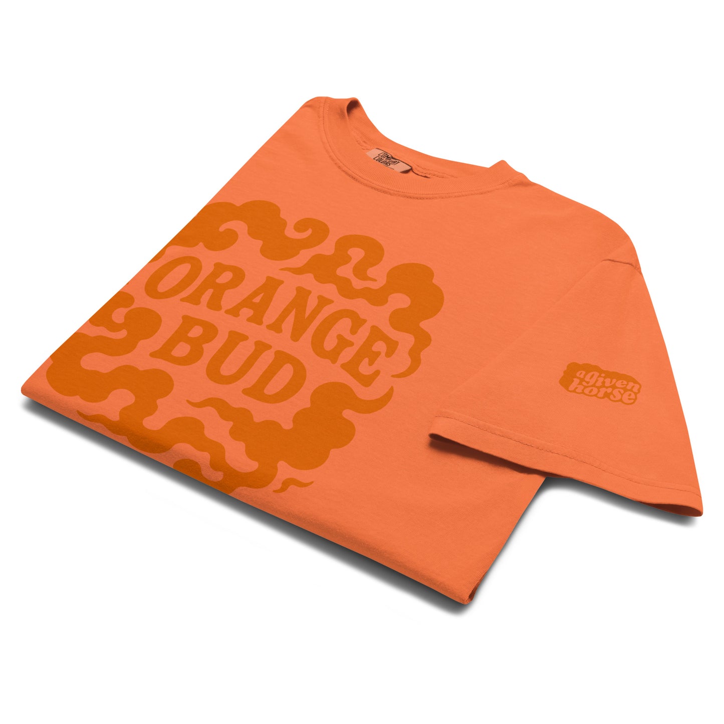 Oranje T-Shirt met de tekst 'Orange Bud', ontwerp door Lay-Z en verkrijgbaar bij cadeauwinkel 'A Given Horse'. Gevouwen.