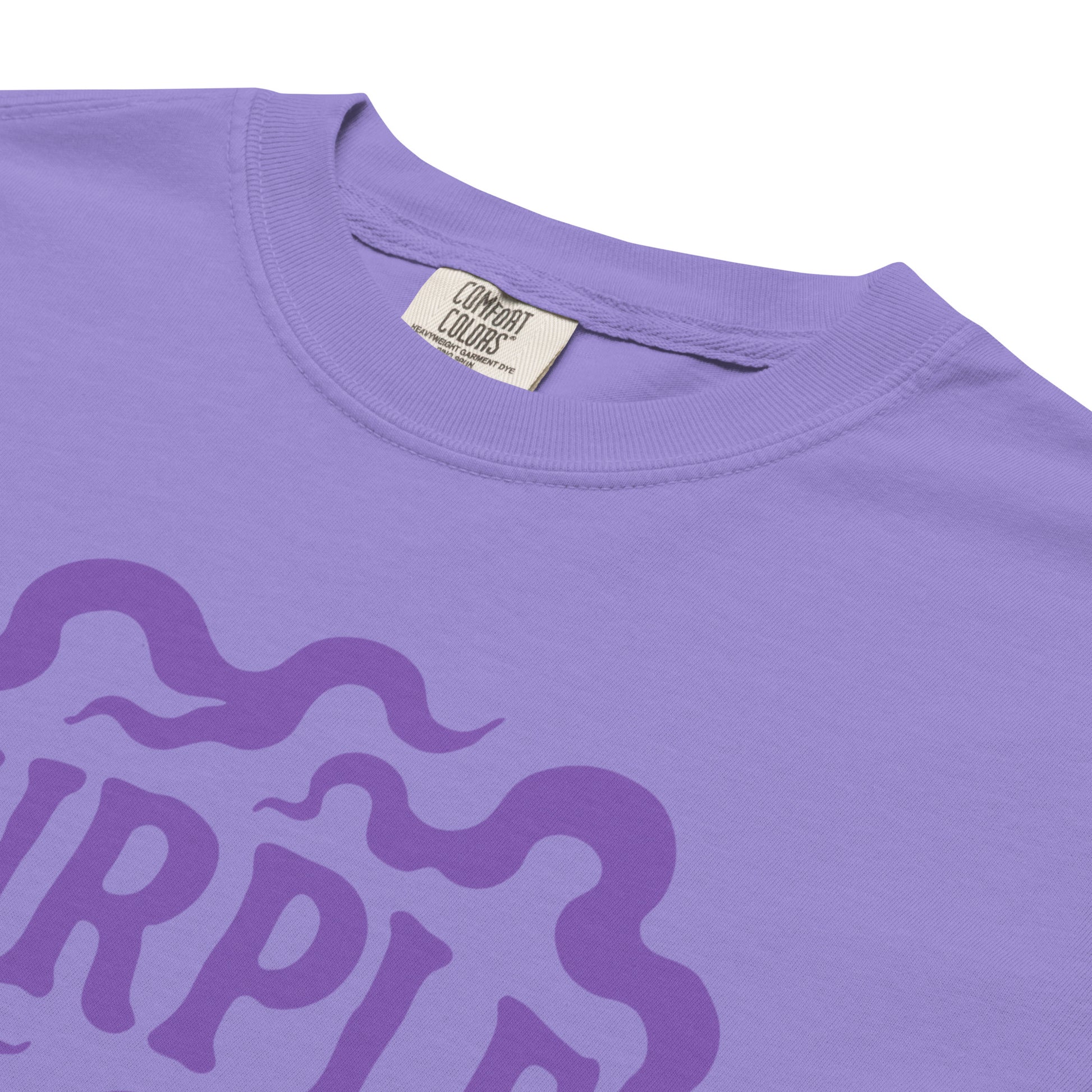 Paars T-Shirt met de tekst 'Purple Haze', ontwerp door Lay-Z en verkrijgbaar bij cadeauwinkel 'A Given Horse'. Detail.
