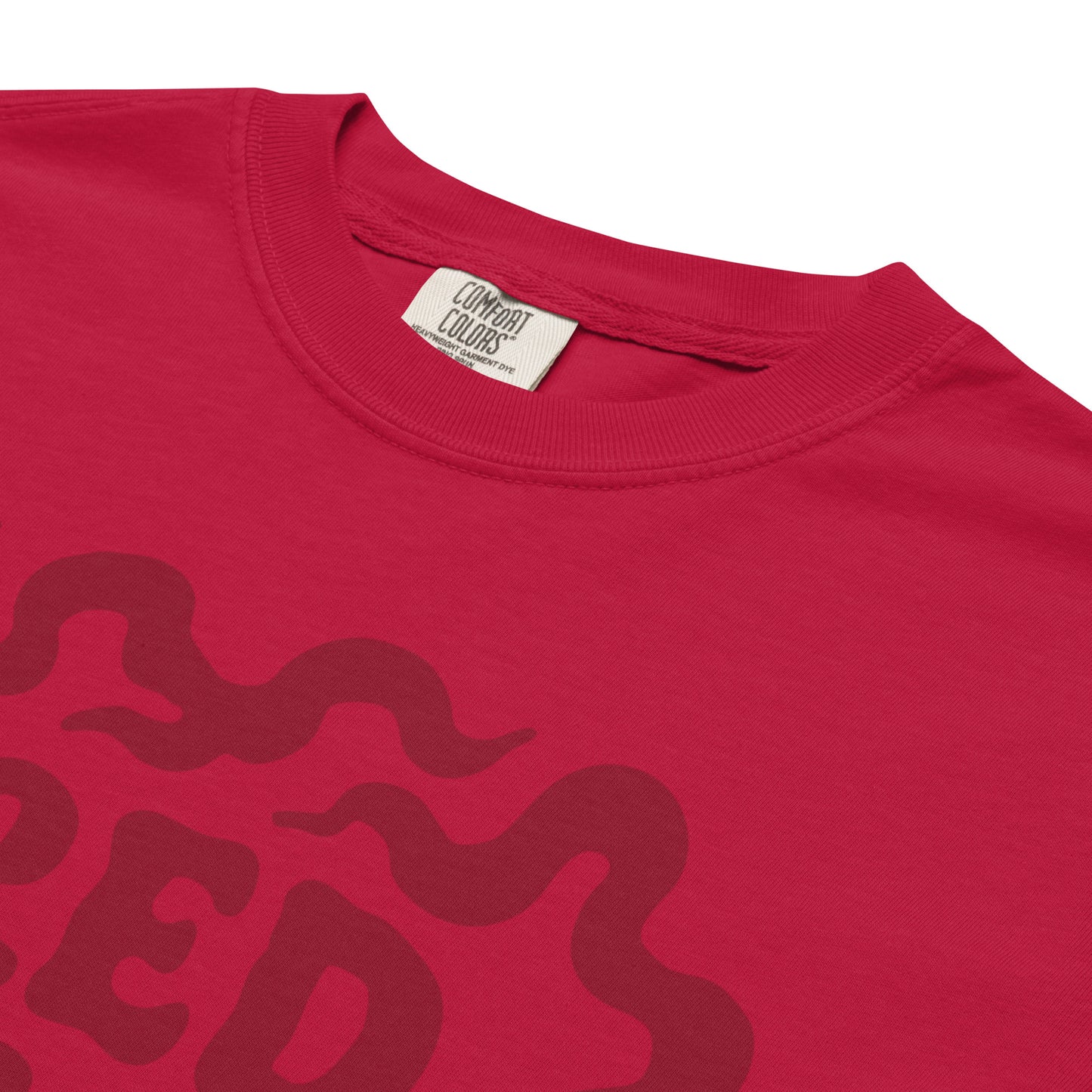 Rood T-Shirt met de tekst 'Red Libanon', ontwerp door Lay-Z en verkrijgbaar bij cadeauwinkel 'A Given Horse'. Detail.