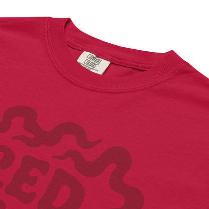 Rood T-Shirt met de tekst 'Red Libanon', ontwerp door Lay-Z en verkrijgbaar bij cadeauwinkel 'A Given Horse'. Detail.