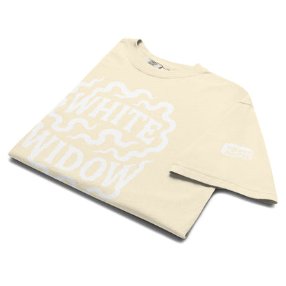 Wit T-Shirt met de tekst 'White Widow', ontwerp door Lay-Z en verkrijgbaar bij cadeauwinkel 'A Given Horse'. Gevouwen.