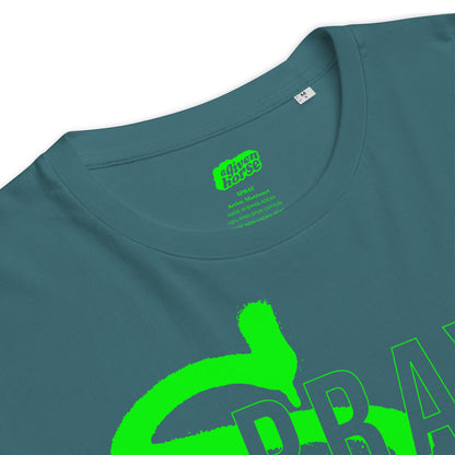 Groen T-Shirt met de tekst 'Spray', ontwerp door Matzwart en verkrijgbaar bij cadeauwinkel 'A Given Horse'. Detail.