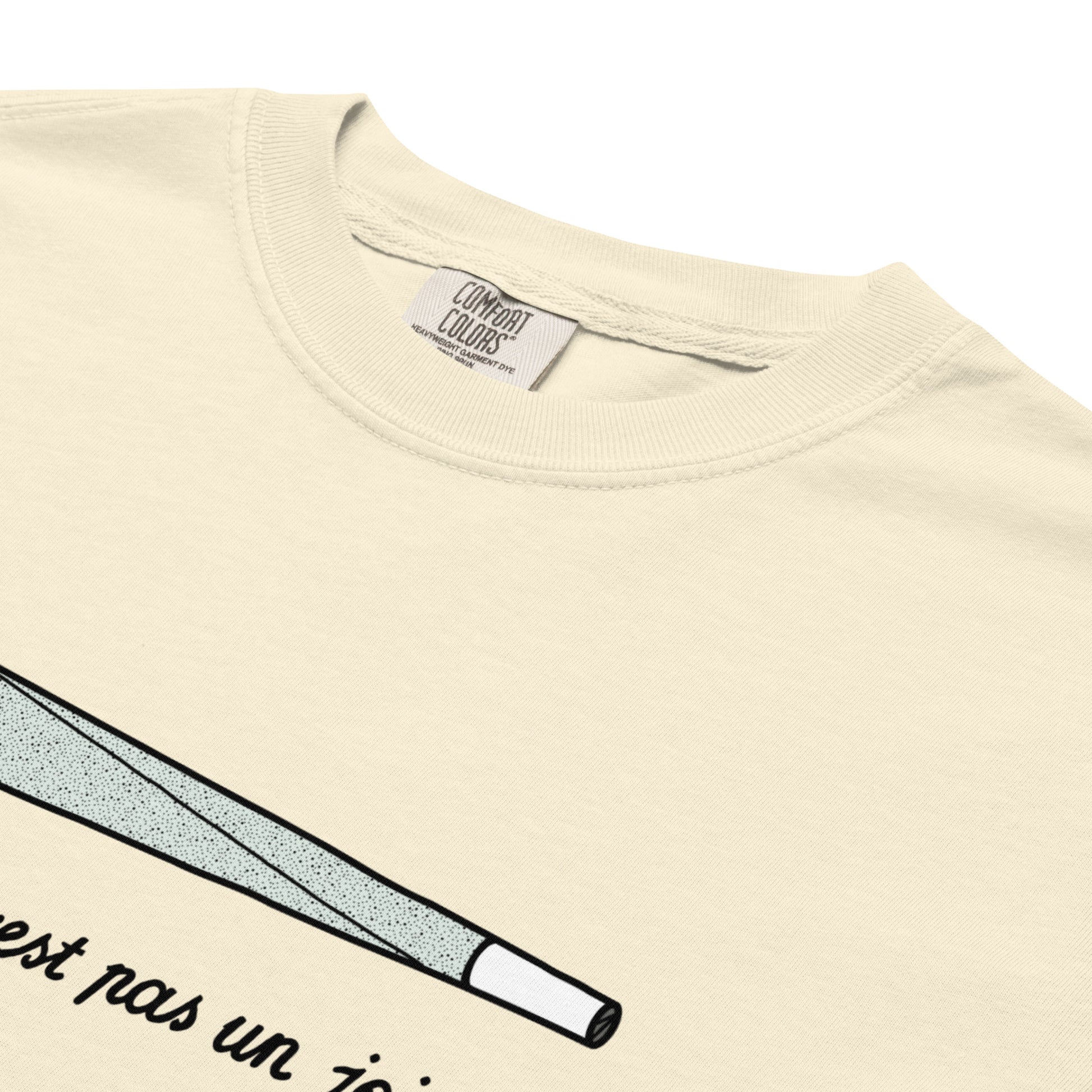 Wit T-Shirt met een afbeelding van een joint, ontwerp door Matzwart en verkrijgbaar bij cadeauwinkel 'A Given Horse'. Detail.