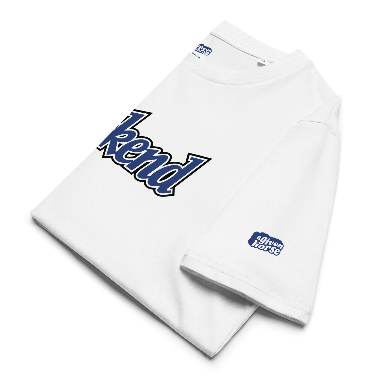 Wit T-Shirt met de tekst 'Weekend', ontwerp door De Zwarte Markt en verkrijgbaar in cadeauwinkel 'A Given Horse'. Gevouwen.